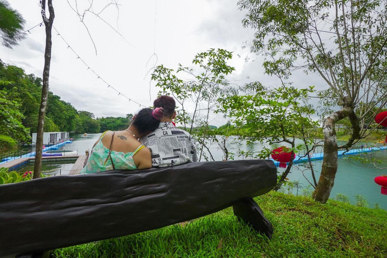 Roxy Tasik Biru Resort City Bau Eksteriør bilde