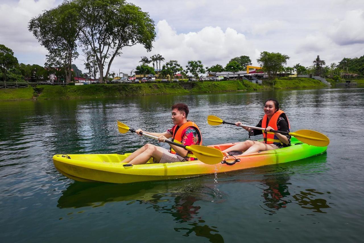 Roxy Tasik Biru Resort City Bau Eksteriør bilde