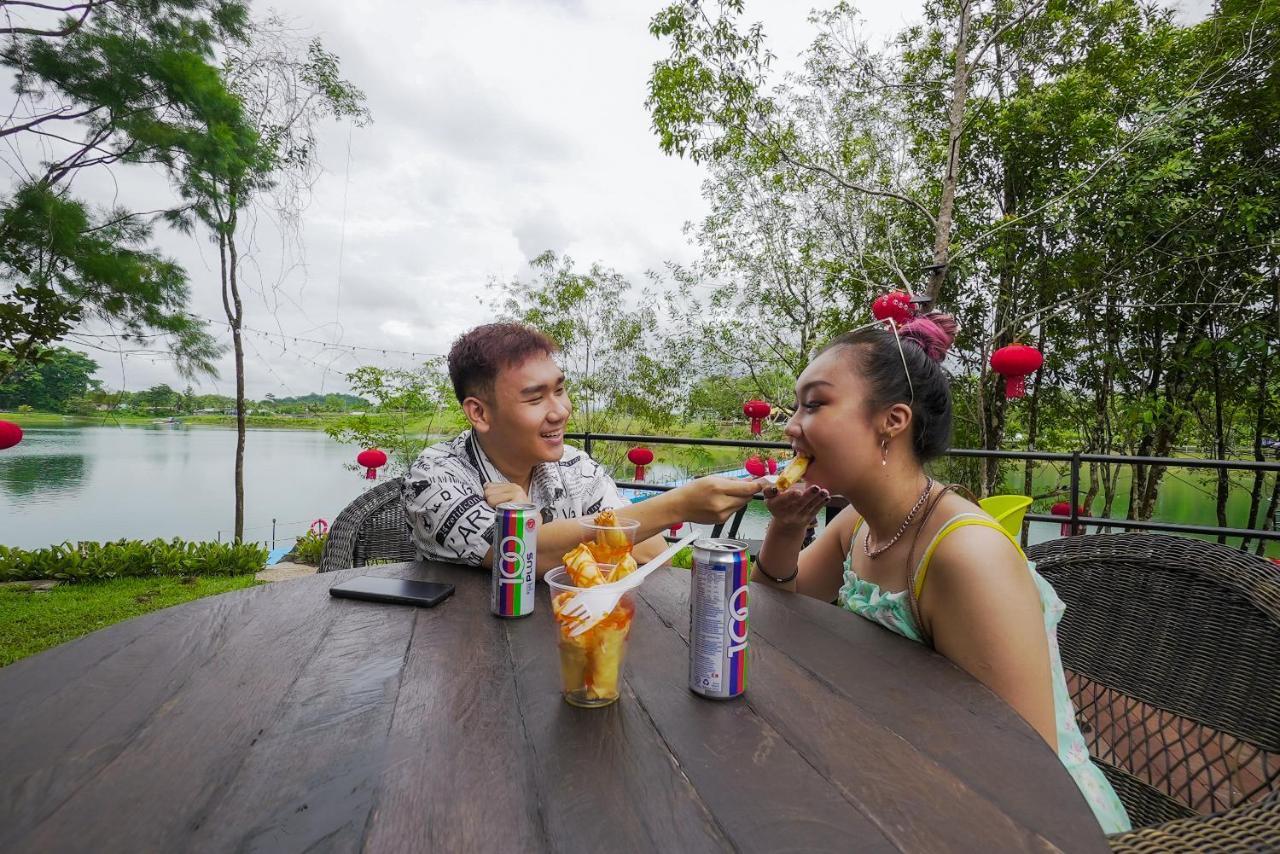 Roxy Tasik Biru Resort City Bau Eksteriør bilde