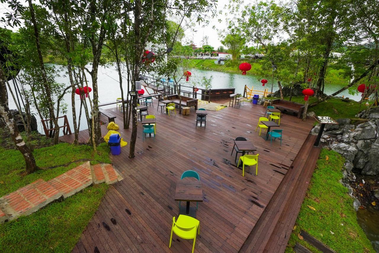 Roxy Tasik Biru Resort City Bau Eksteriør bilde