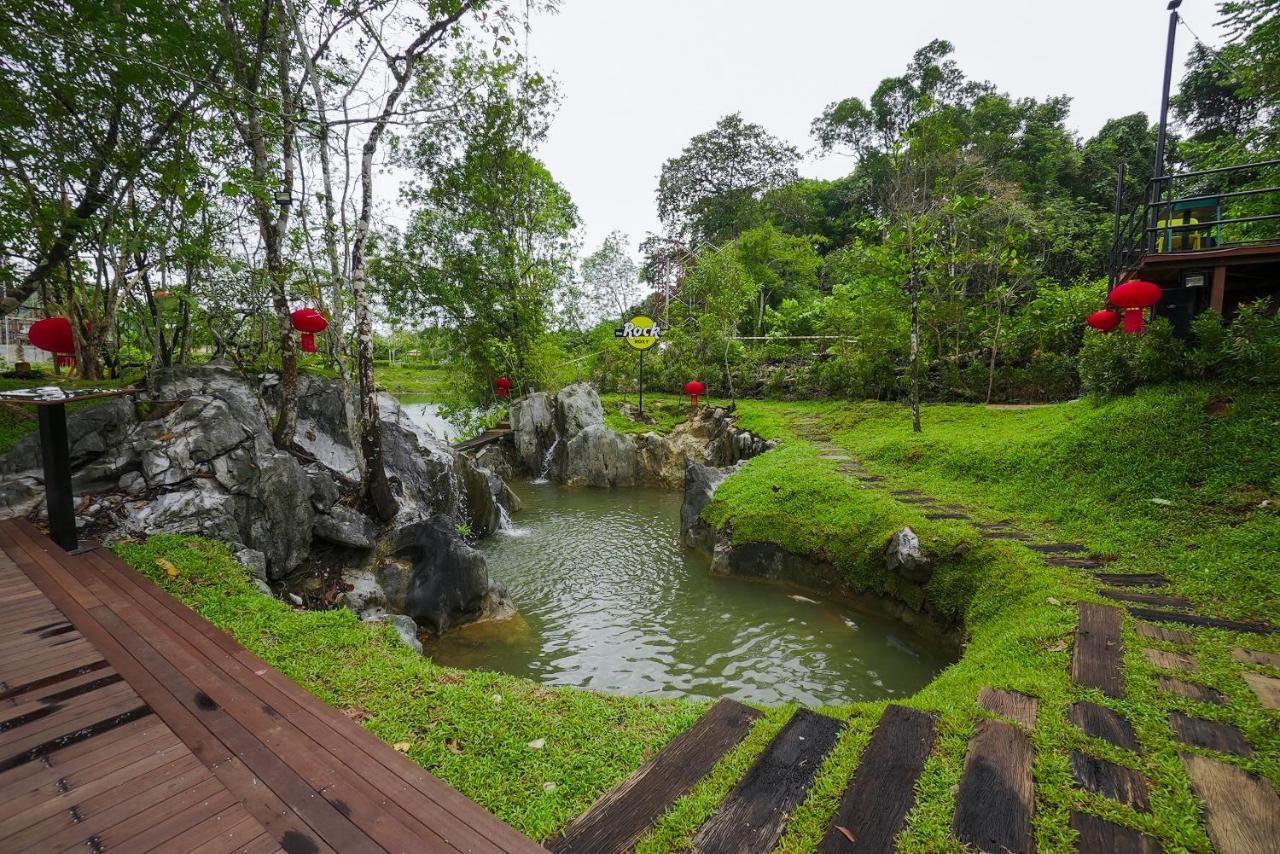 Roxy Tasik Biru Resort City Bau Eksteriør bilde