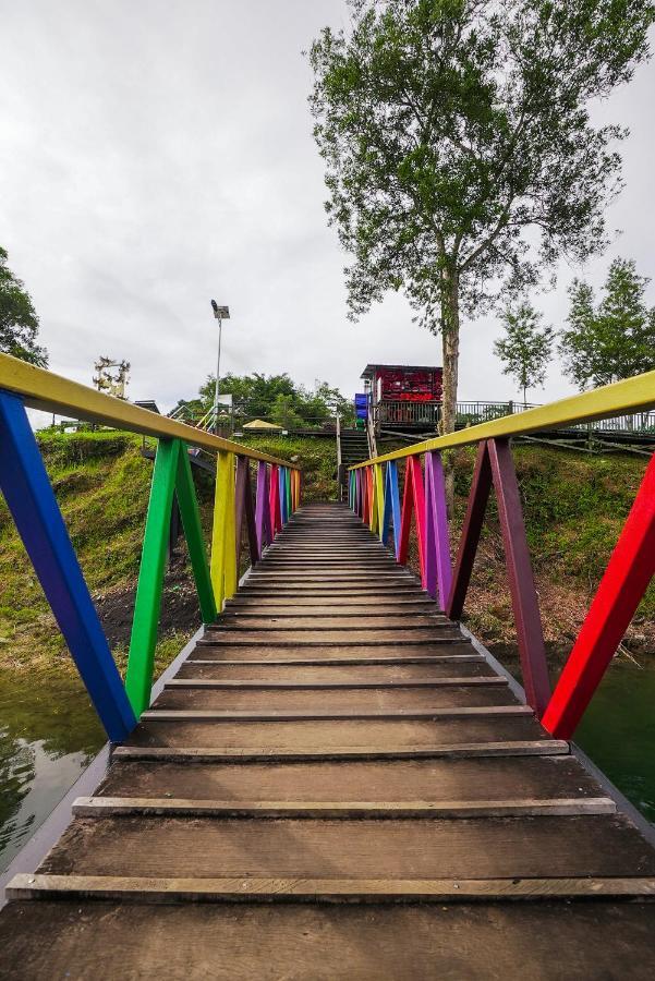 Roxy Tasik Biru Resort City Bau Eksteriør bilde